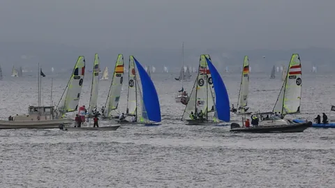 广东球员省港杯进球引发港迷不满，教练欣喜期待理解